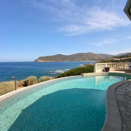 Spacious With Pool And Sea Views Σπίτι διακοπών *