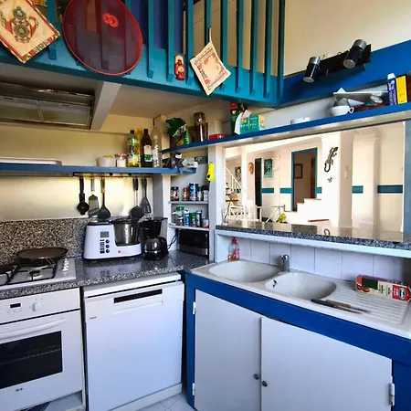 Spacious With Pool And Sea Views Villanova