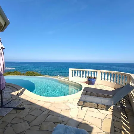 Spacious With Pool And Sea Views Villanova