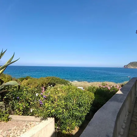 Spacious With Pool And Sea Views *