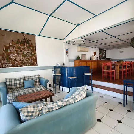 Spacious With Pool And Sea Views Casa vacanze