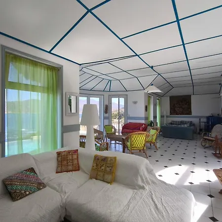 Spacious With Pool And Sea Views Ferienhaus *