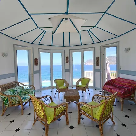 Casa vacanze Spacious With Pool And Sea Views