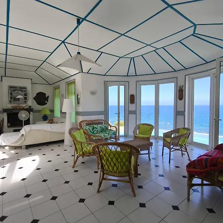 Spacious With Pool And Sea Views Casa vacanze Villanova