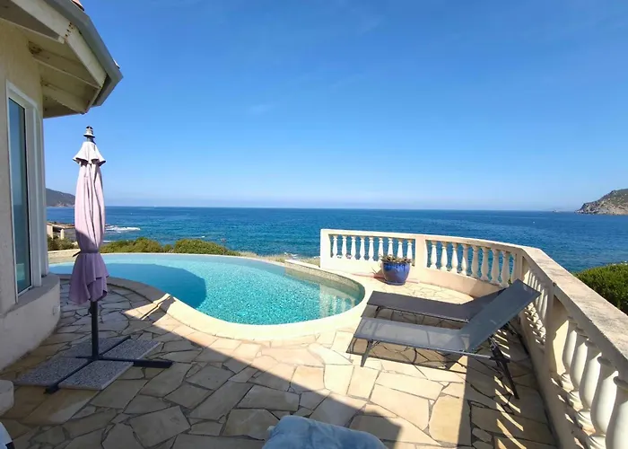 Spacious With Pool And Sea Views Villanova