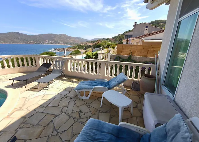 Ferienhaus Spacious With Pool And Sea Views *