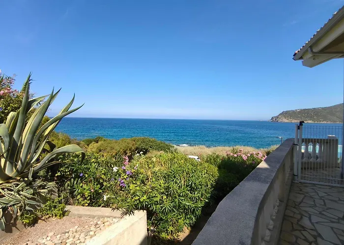 Spacious With Pool And Sea Views *