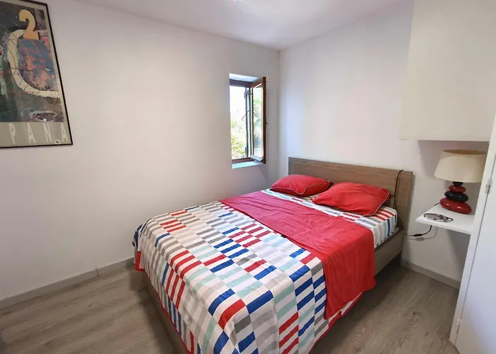 Spacious With Pool And Sea Views Villanova