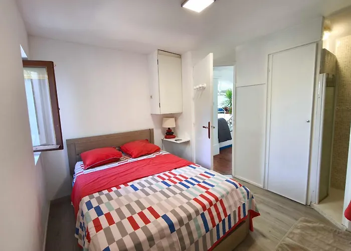 Spacious With Pool And Sea Views