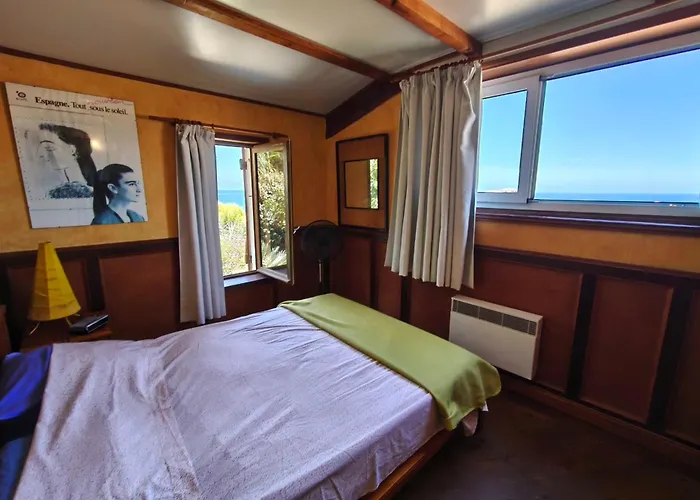 Spacious With Pool And Sea Views Ferienhaus