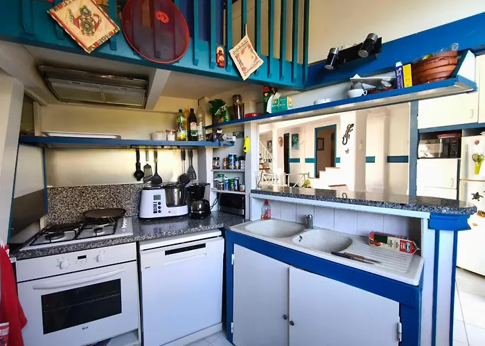 Spacious With Pool And Sea Views Villanova