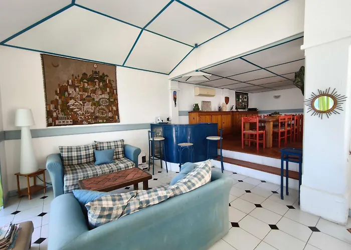 Spacious With Pool And Sea Views Ferienhaus