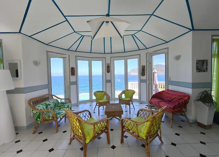 Ferienhaus Spacious With Pool And Sea Views
