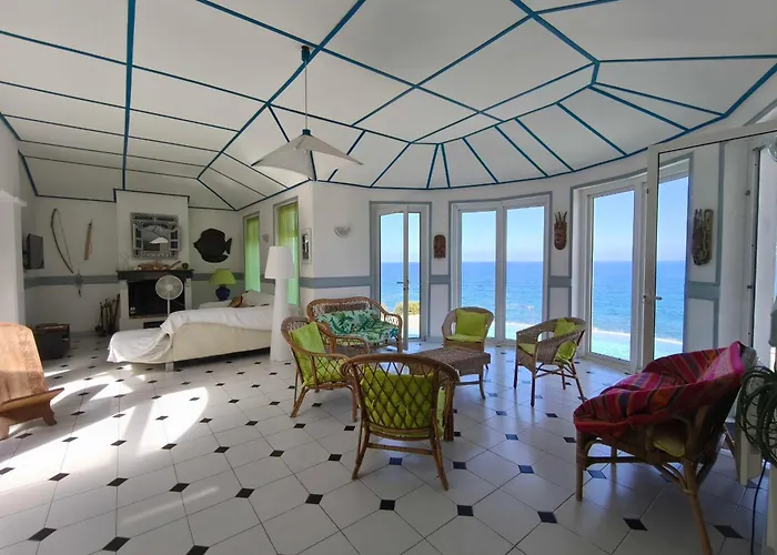 Spacious With Pool And Sea Views Ferienhaus Villanova