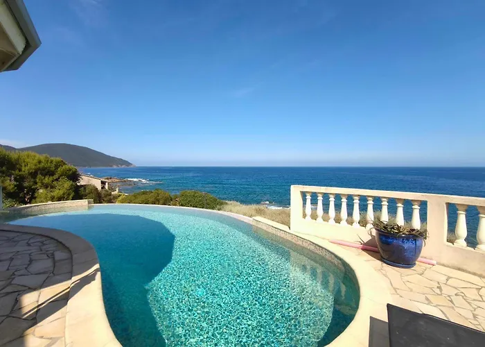 Ferienhaus Spacious With Pool And Sea Views *