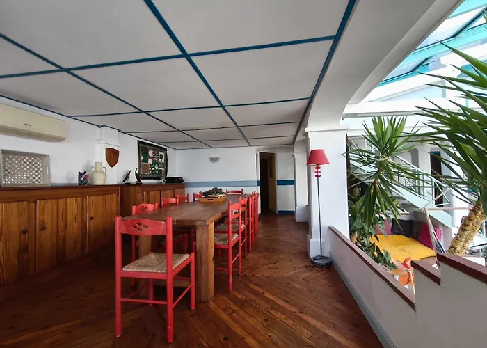 Spacious With Pool And Sea Views *
